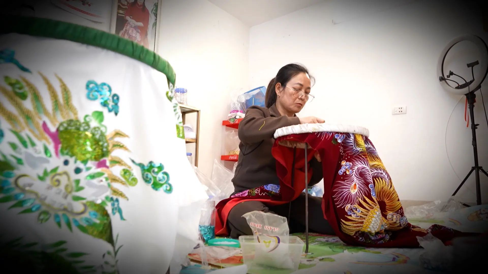 May áo cho 'Ngài' | Phóng sự tài liệu | 28/07/2025